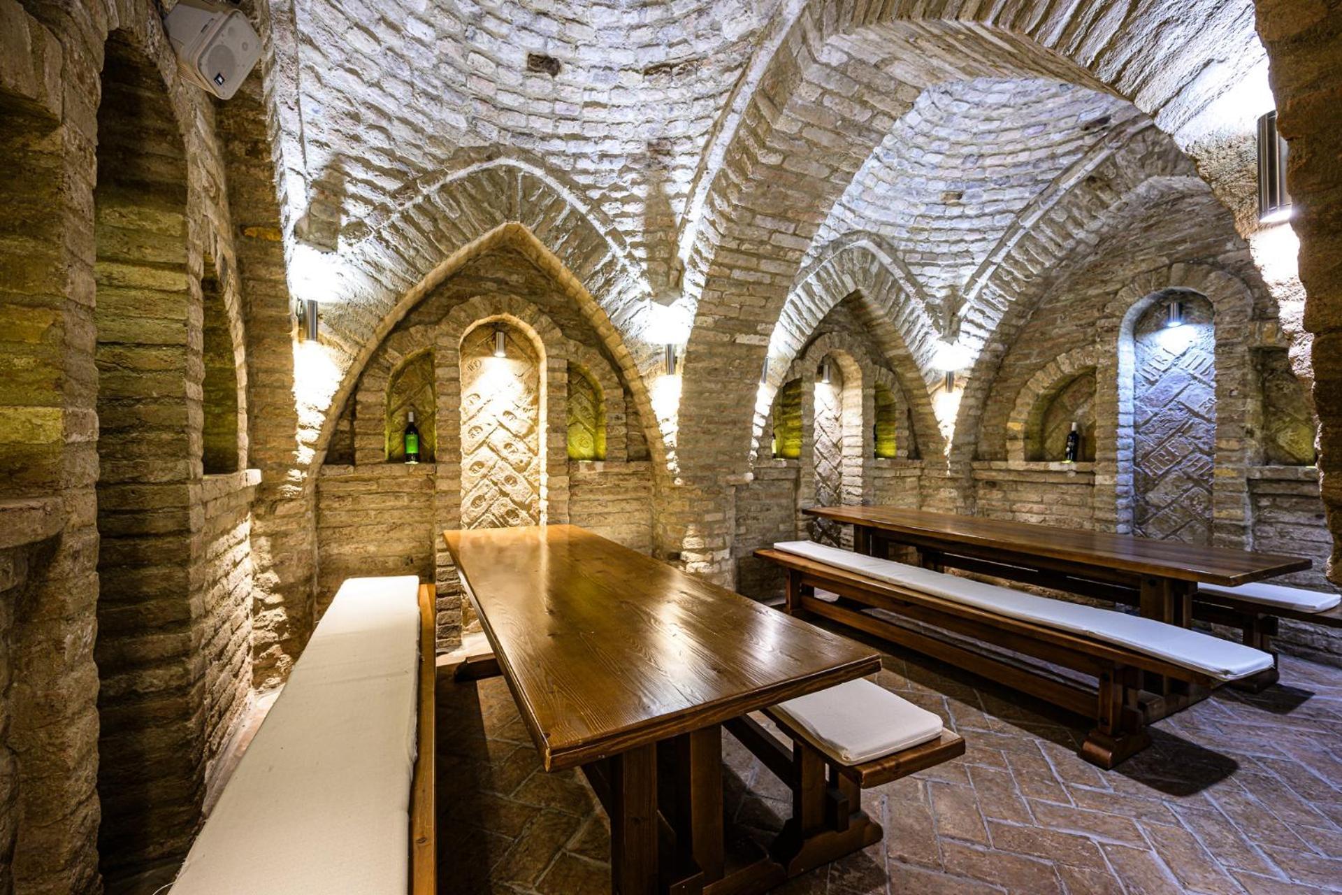Hotel Vinatus Pince à Villány Extérieur photo