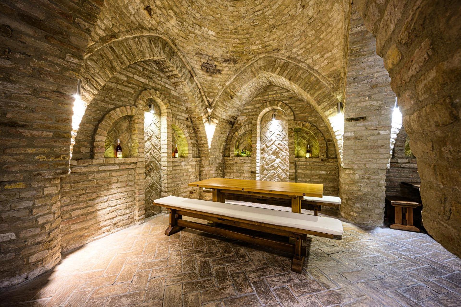 Hotel Vinatus Pince à Villány Extérieur photo